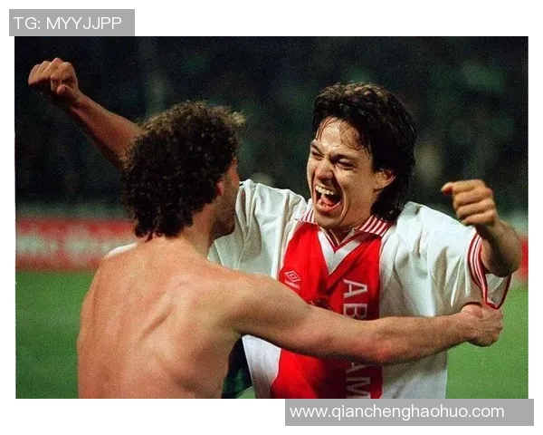 荷兰足球天才球员头发飘逸帅气实力出众成新晋足坛风云人物